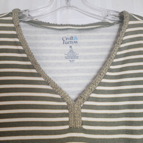 Croft‎ Barrow  V-neck Tee, Green/White, Above Elbow Length  Sleeve,  P Large - Picture 3 of 5